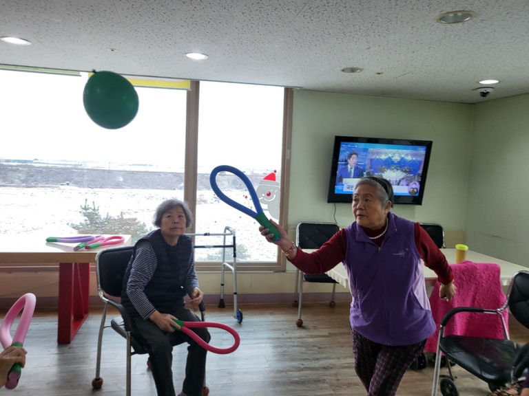 12월 여가 프로그램 (풍선 배드민턴)