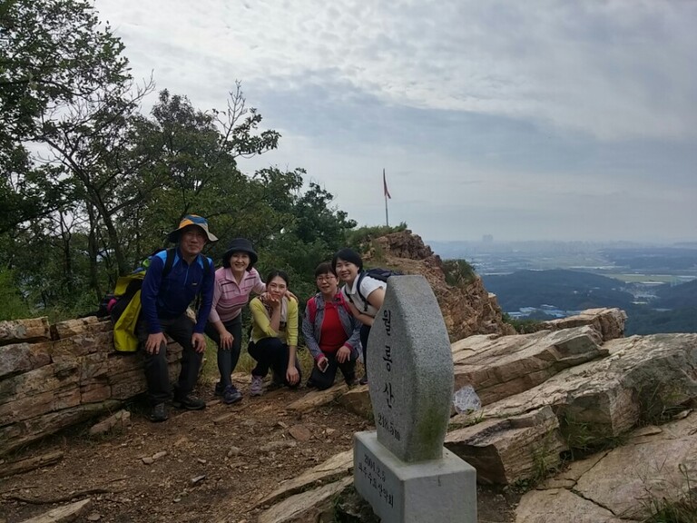 월롱산 정상에서