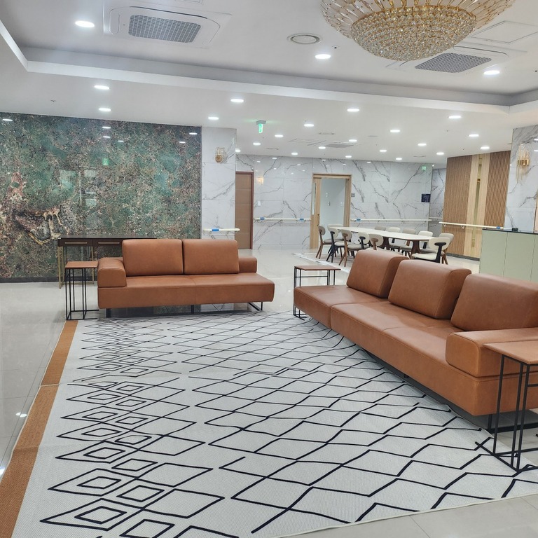 따뜻하고 환한 거실